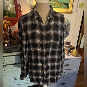 American Eagle Amazingly Soft Boyfriend Flannel Shirt S Black White Plaid VGUC
